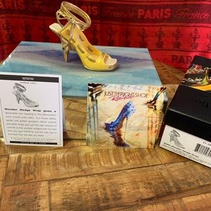 Just the right shoe Wooden Wedge Wrap